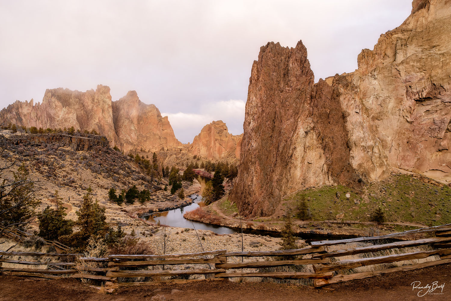 sunrise at Smith Rock state park in Oregon with the crooked river